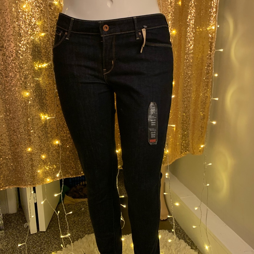 Levi's Women Size 32x32 Demi Curve ID Jeans
